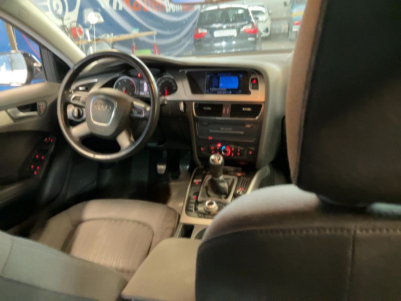 Audi A4 2.0 TDI Ambiente 2011 – снимка 18