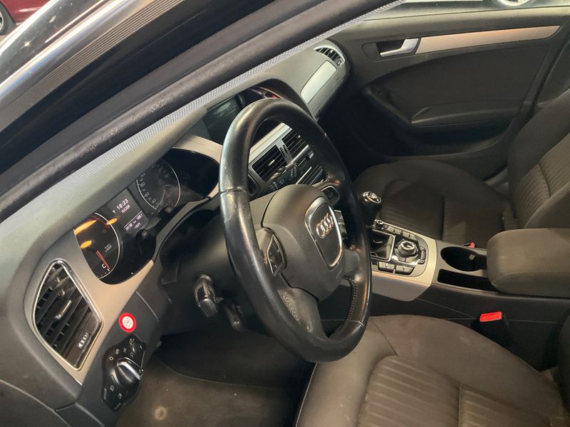 Audi A4 2.0 TDI Ambiente 2011 – снимка 38