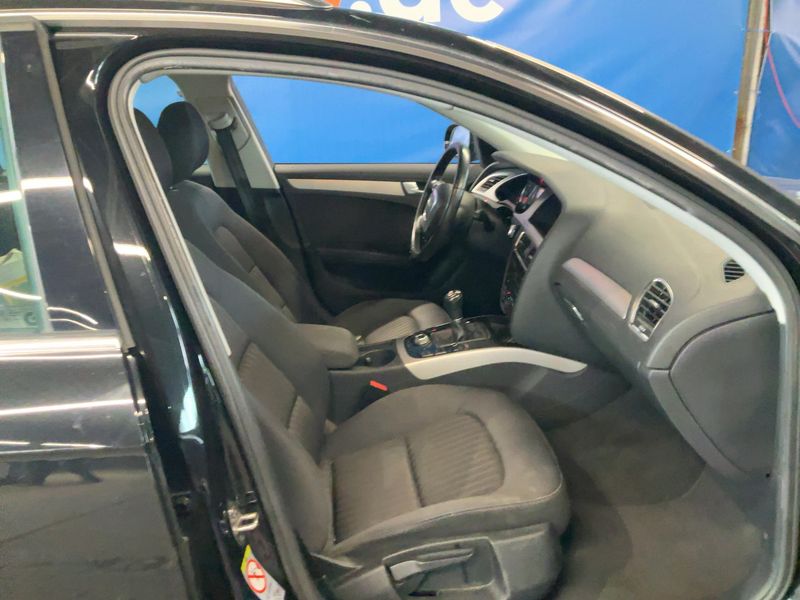 Audi A4 2.0 TDI Ambiente 2011 – снимка 17