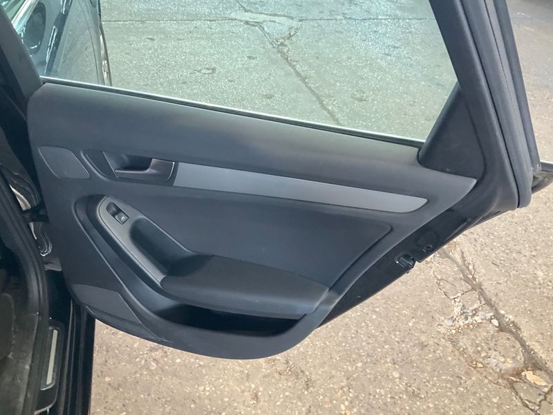 Audi A4 2.0 TDI Ambiente 2011 – снимка 28