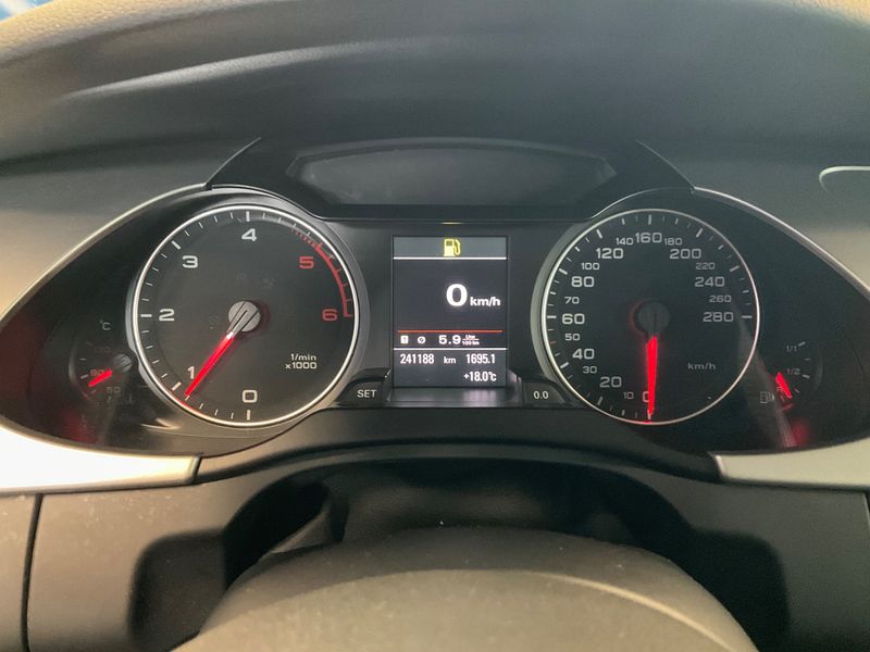 Audi A4 2.0 TDI Ambiente 2011 – снимка 19