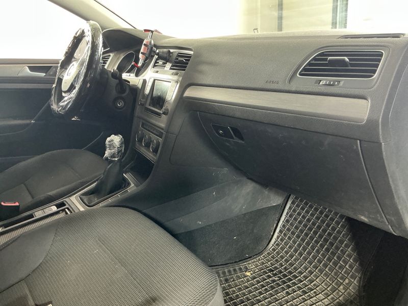 Volkswagen Golf VII 1.6 TDI Rabbit BlueMotion Tech 2016 – снимка 37