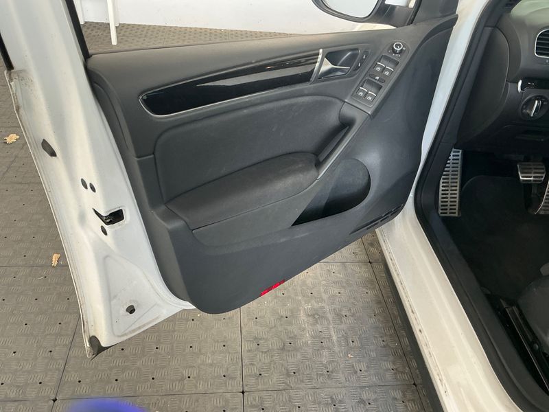 Volkswagen Golf VI 2.0 TSI GTI 2011 – снимка 28