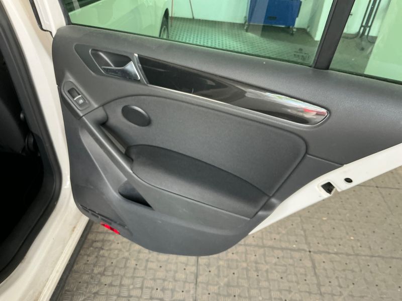 Volkswagen Golf VI 2.0 TSI GTI 2011 – снимка 24