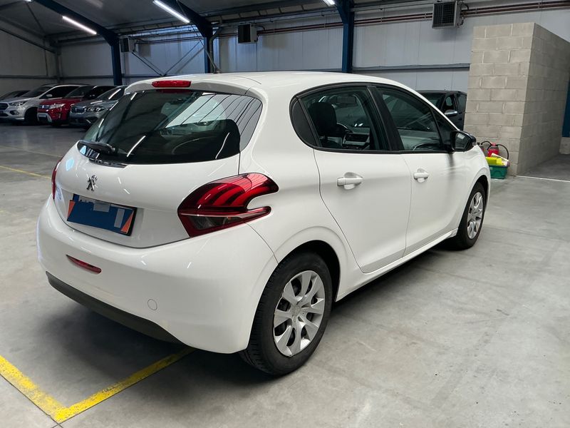 Peugeot 208 1.2 PureTech Like 2017 – снимка 2