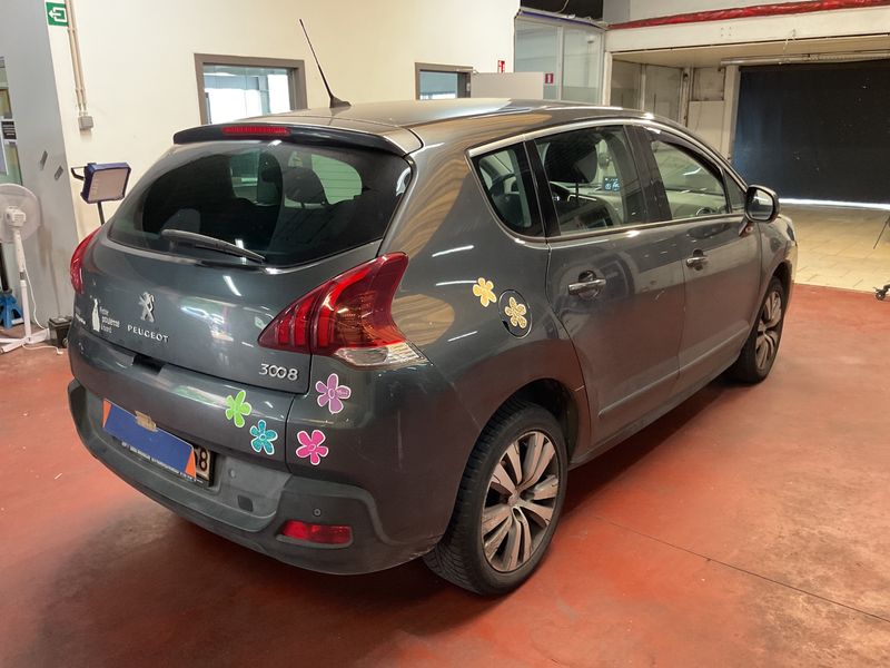 Peugeot 3008 1.6 Blue-HDi Active 2016 – снимка 2