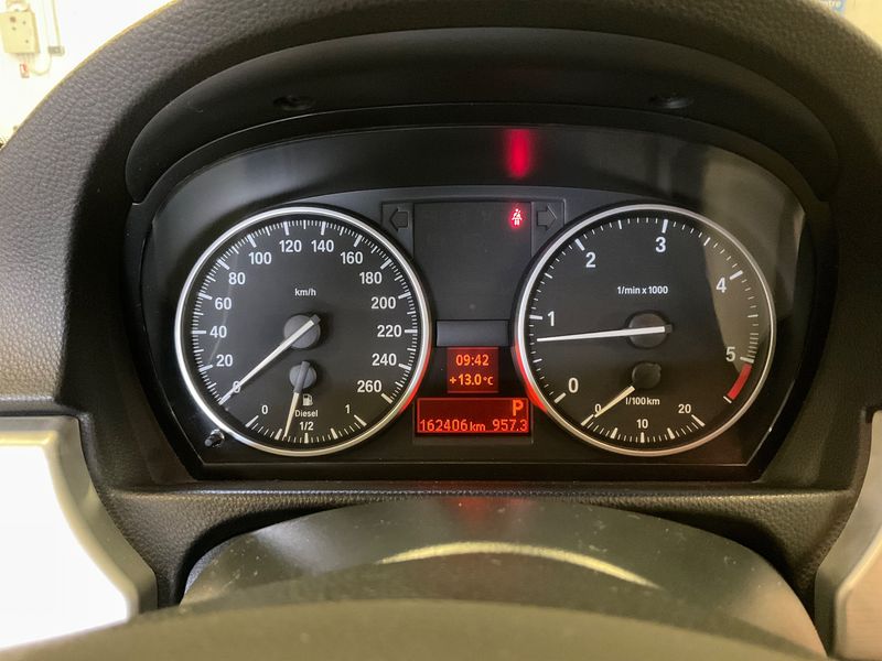 BMW 3er 320d xDrive Sport Design 2010 – снимка 13