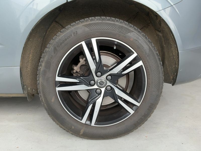 Volvo XC60 2.0 D4 R Design AWD 2018 – снимка 5