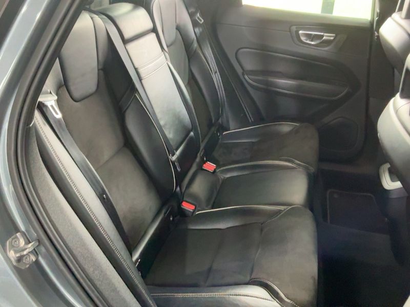 Volvo XC60 2.0 D4 R Design AWD 2018 – снимка 19