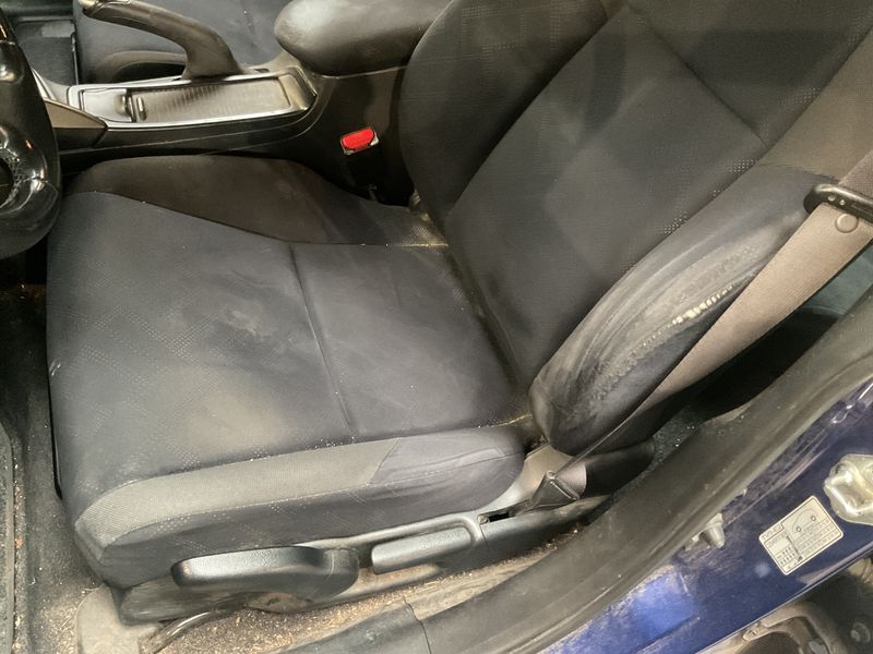 Honda Civic 1.4 Executive 2012 – снимка 27