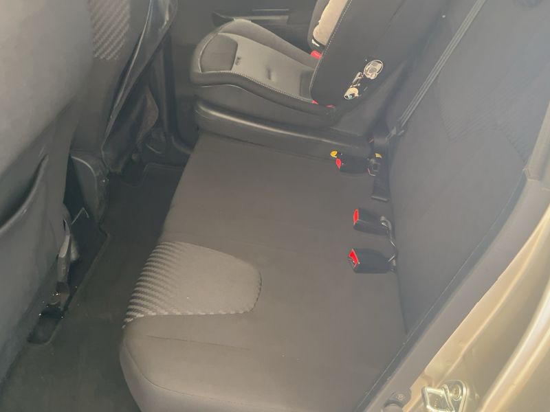 Mahindra KUV 100 1.2 K8 2023 – снимка 19