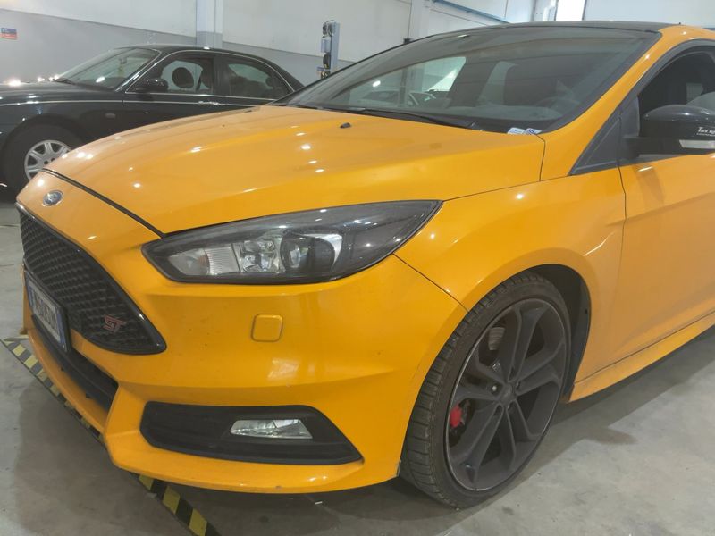Ford Focus 2.0 EcoBoost ST 2017 – снимка 2