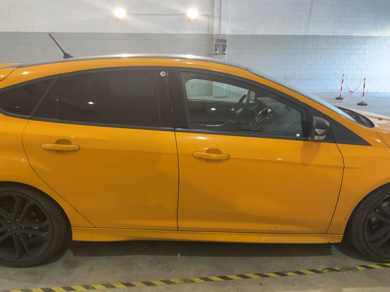Ford Focus 2.0 EcoBoost ST 2017 – снимка 10