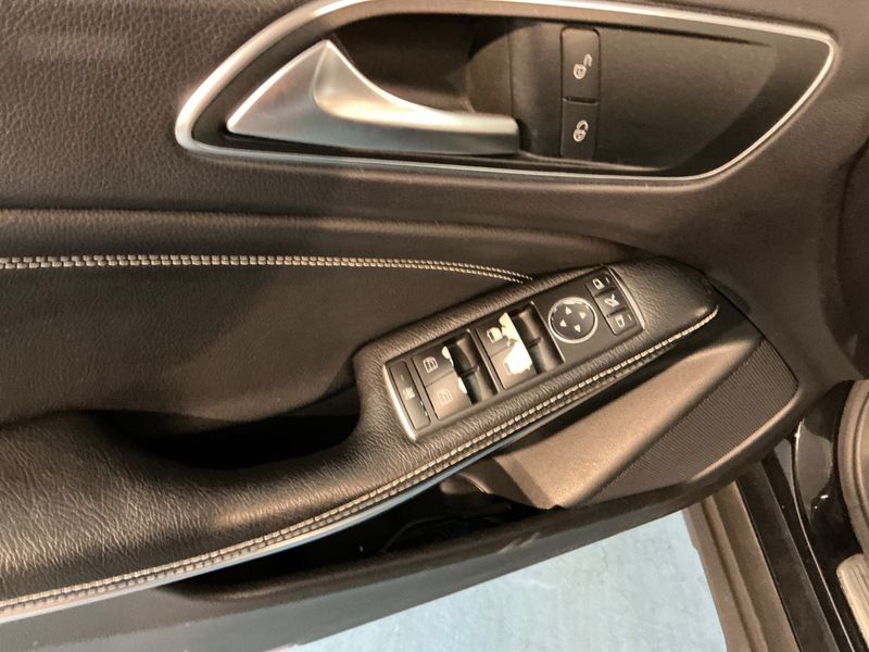 Mercedes-Benz GLA-Klasse GLA 200 d Urban 2015 – снимка 23