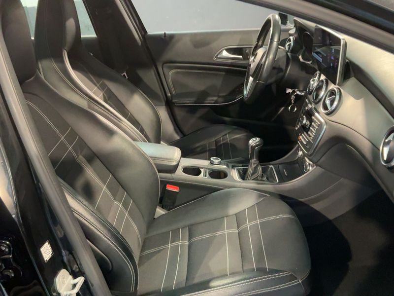 Mercedes-Benz GLA-Klasse GLA 200 d Urban 2015 – снимка 16