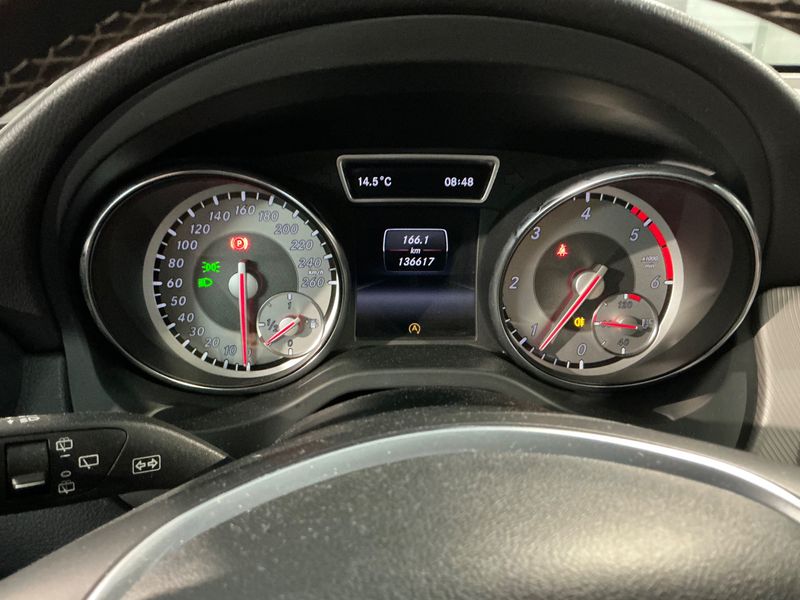 Mercedes-Benz GLA-Klasse GLA 200 d Urban 2015 – снимка 18