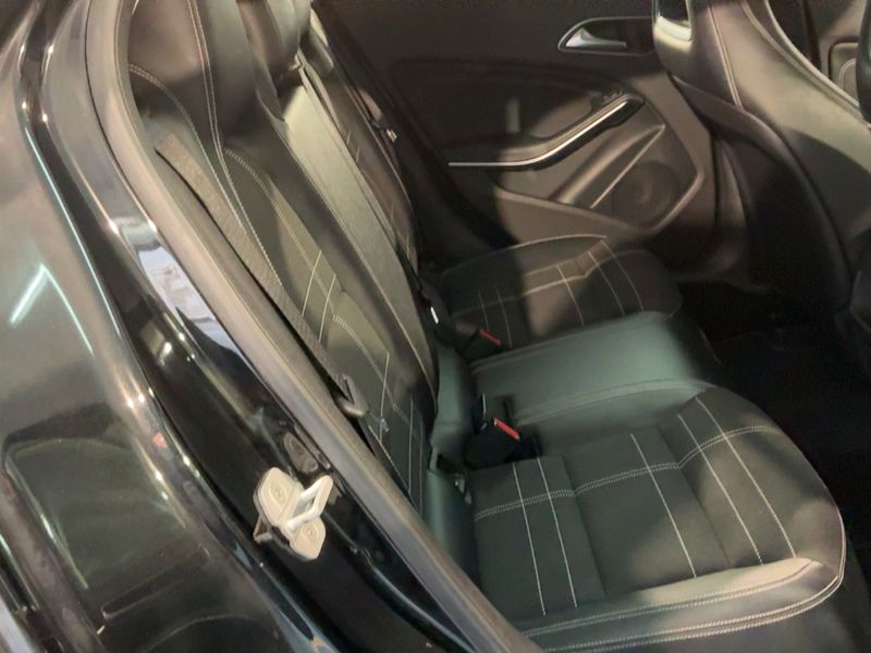 Mercedes-Benz GLA-Klasse GLA 200 d Urban 2015 – снимка 19
