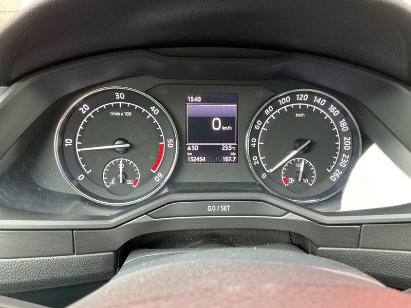Skoda Superb 2.0 TDI Style 2016 – снимка 19