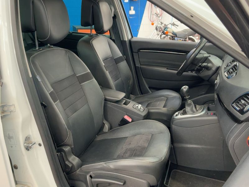 Renault Grand Scenic 1.6 dCi Energy Lounge 2015 – снимка 16
