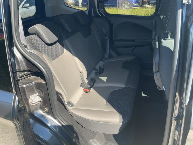 Ford Tourneo 1.5 TDCi Titanium 2021 – снимка 19