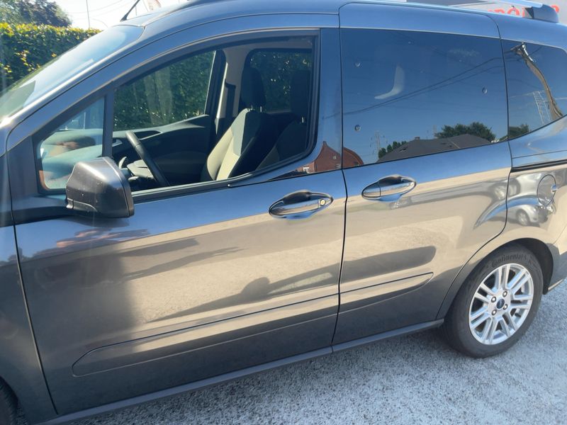 Ford Tourneo 1.5 TDCi Titanium 2021 – снимка 4
