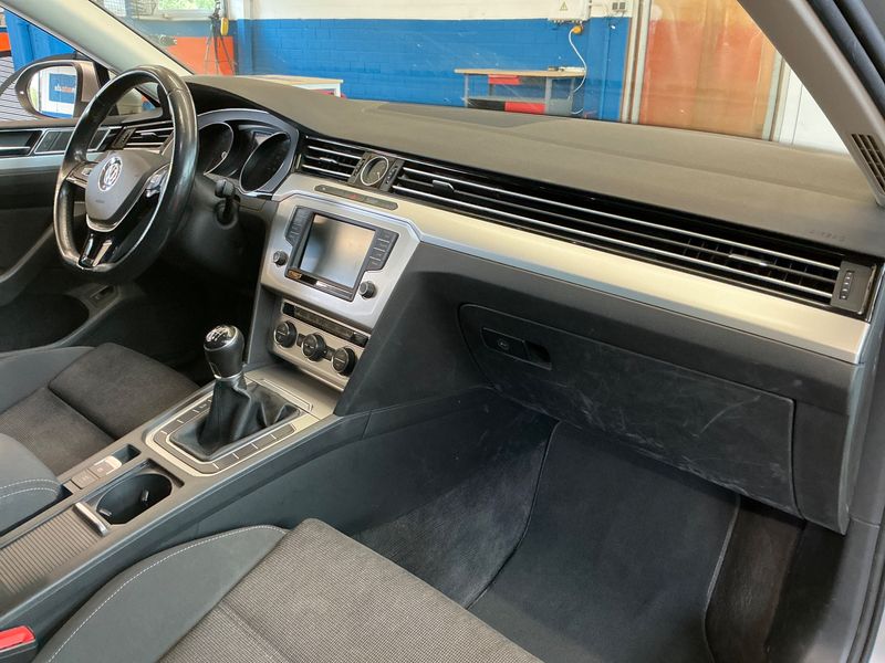 Volkswagen Passat 2.0 TDI Comfortline BlueMotion Tech 2016 – снимка 27