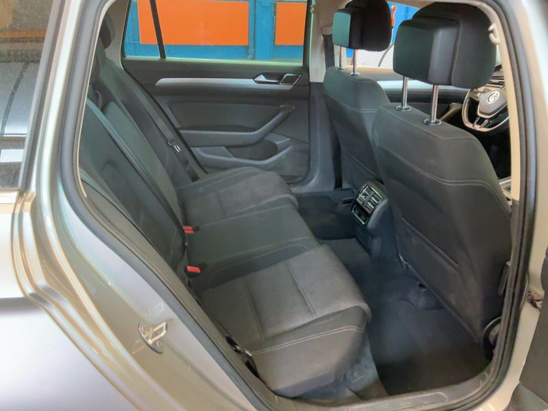 Volkswagen Passat 2.0 TDI Comfortline BlueMotion Tech 2016 – снимка 19
