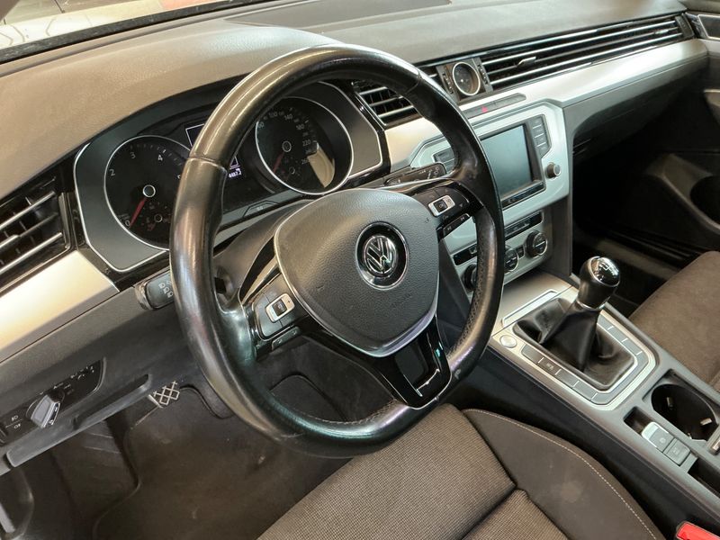 Volkswagen Passat 2.0 TDI Comfortline BlueMotion Tech 2016 – снимка 26