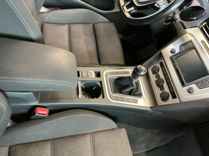Volkswagen Passat 2.0 TDI Comfortline BlueMotion Tech 2016 – снимка 28