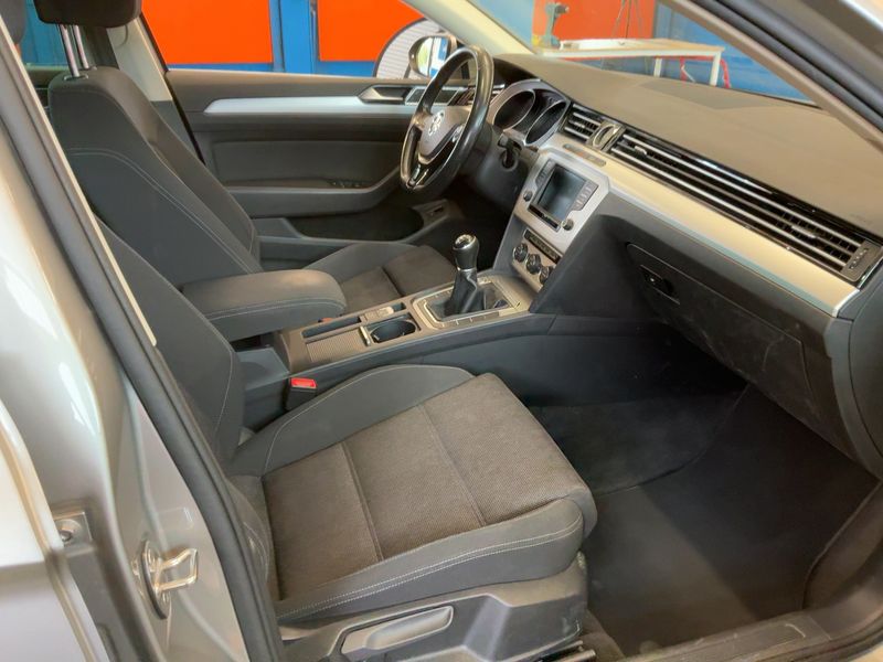 Volkswagen Passat 2.0 TDI Comfortline BlueMotion Tech 2016 – снимка 16