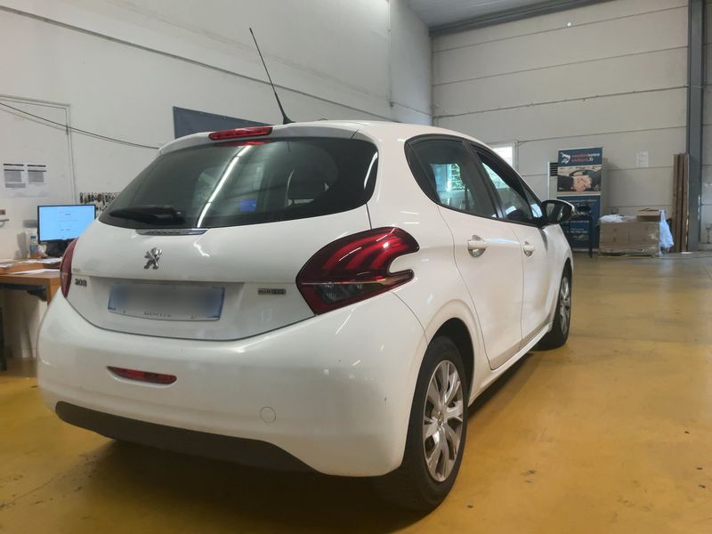 Peugeot 208 1.6 Blue-HDi Affaire Premium 2016 – снимка 8