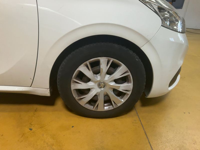 Peugeot 208 1.6 Blue-HDi Affaire Premium 2016 – снимка 11