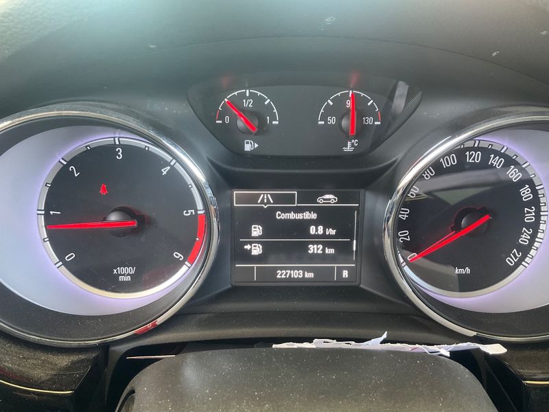Opel Astra 1.6 CDTI DPF Excellence 2016 – снимка 18