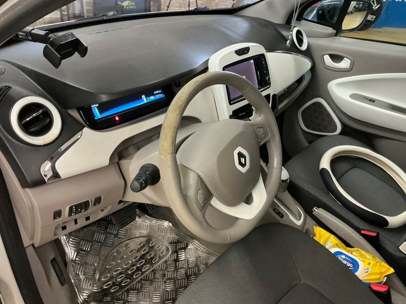 Renault Zoe electric drive 43 kW Life 2014 – снимка 26