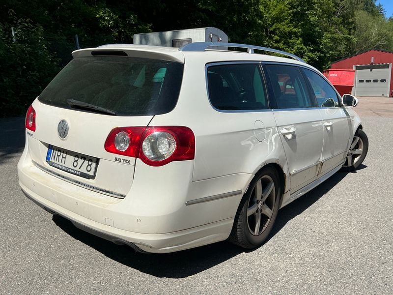 Volkswagen Passat 2.0 TDI Sportline 4Motion 2010 – снимка 2