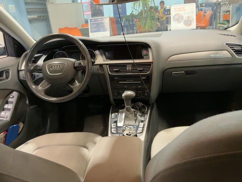 Audi A4 2.0 TDI quattro Attraction 2013 – снимка 17