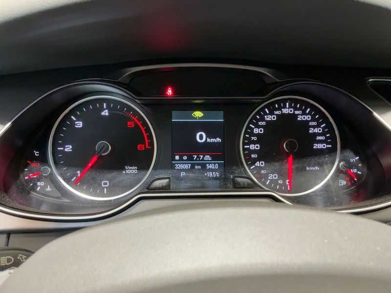 Audi A4 2.0 TDI quattro Attraction 2013 – снимка 18