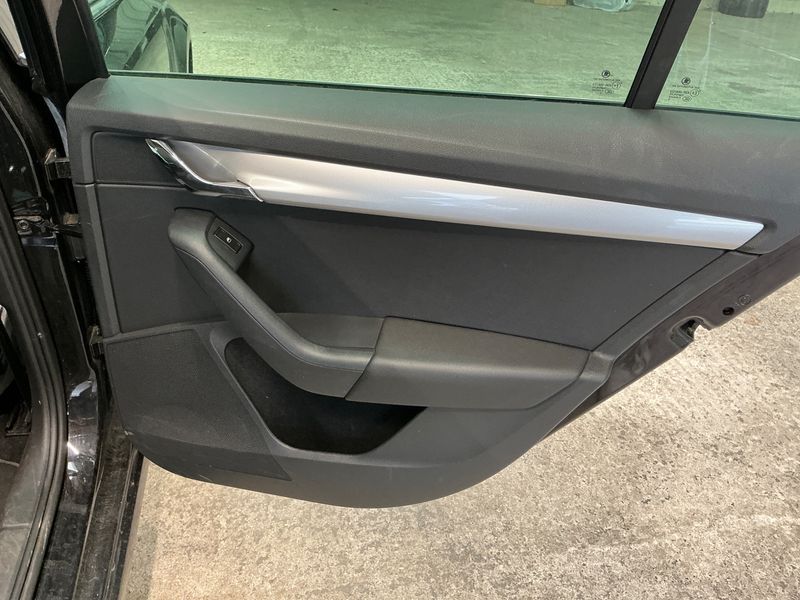 Skoda Octavia 1.4 TSI Elegance 2013 – снимка 34