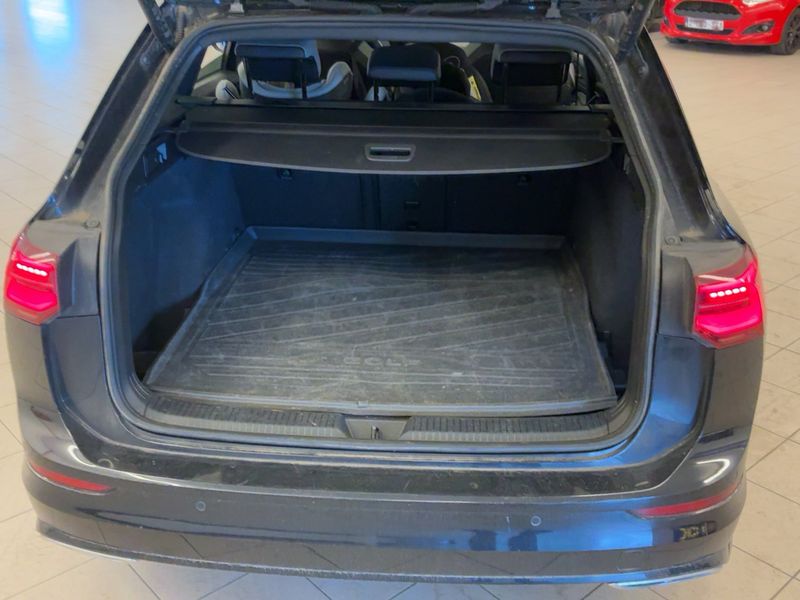 Volkswagen Golf VIII 2.0 TDI R-Line 2022 – снимка 15