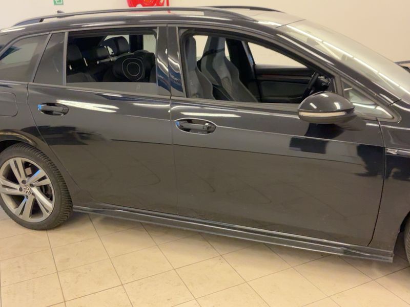 Volkswagen Golf VIII 2.0 TDI R-Line 2022 – снимка 10