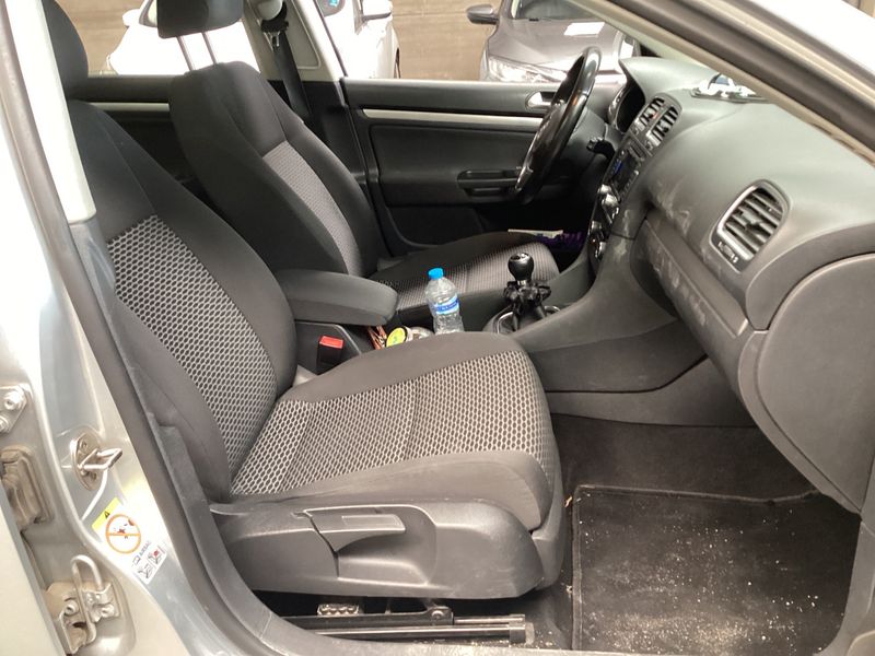 Volkswagen Golf VI 1.6 TDI Trendline BlueMotion Tech 2011 – снимка 3