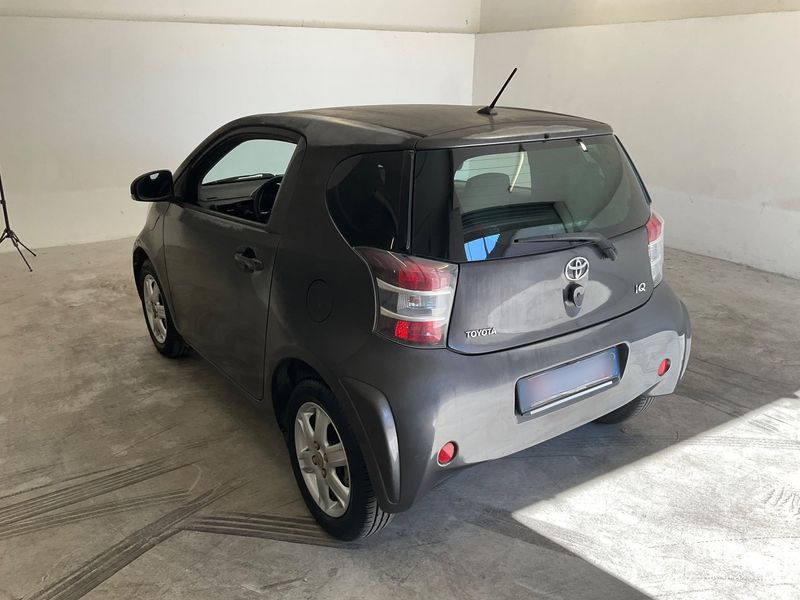 Toyota iQ 1.0 VVT-i 2010 – снимка 6
