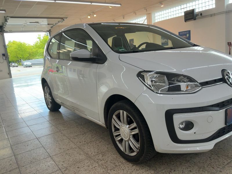 Volkswagen up! 1.0 High up! BlueMotion Tech 2017 – снимка 12