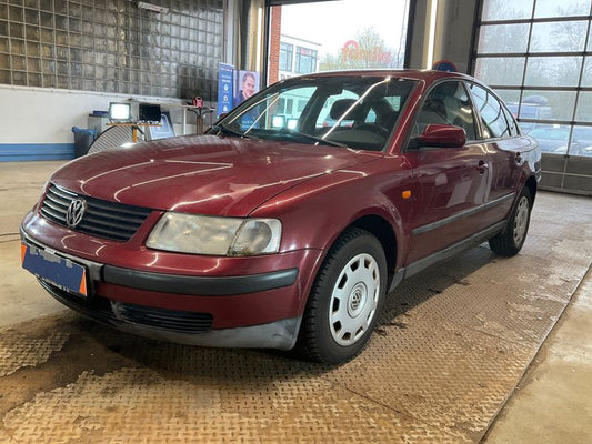 Volkswagen Passat 1.6 1998 – снимка 1