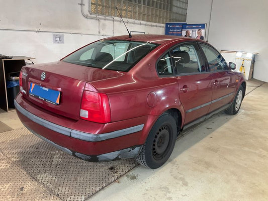 Volkswagen Passat 1.6 1998 – снимка 2