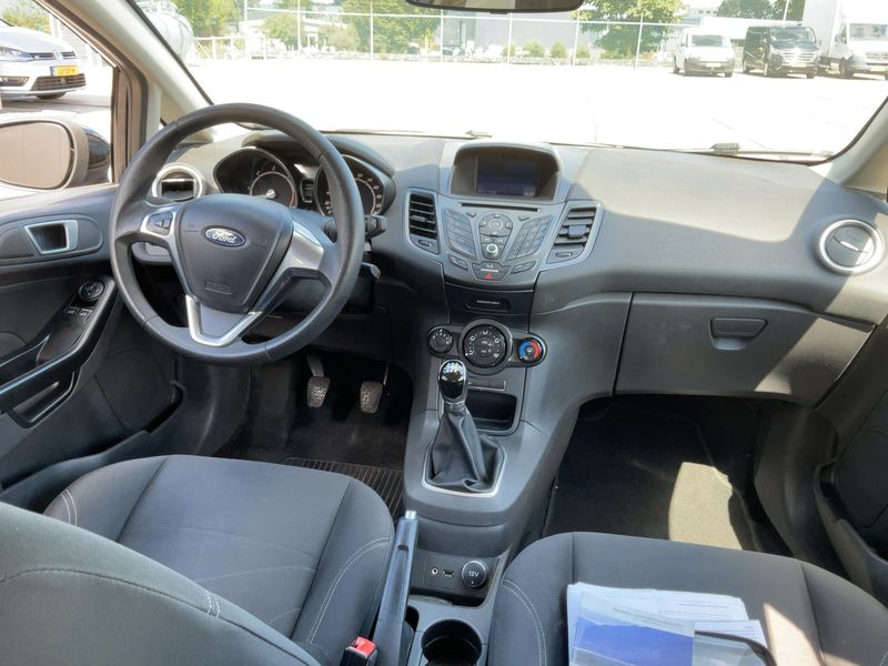 Ford Fiesta 1.5 TDCi Trend 2015 – снимка 17
