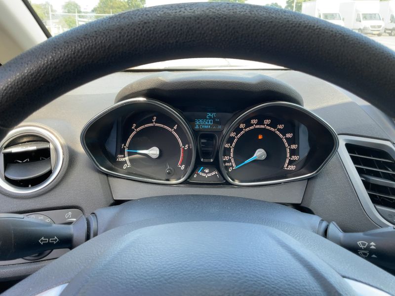 Ford Fiesta 1.5 TDCi Trend 2015 – снимка 18