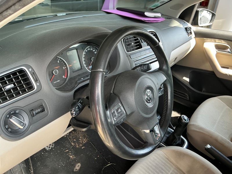 Volkswagen Polo 1.6 TDI Sportline 2011 – снимка 28