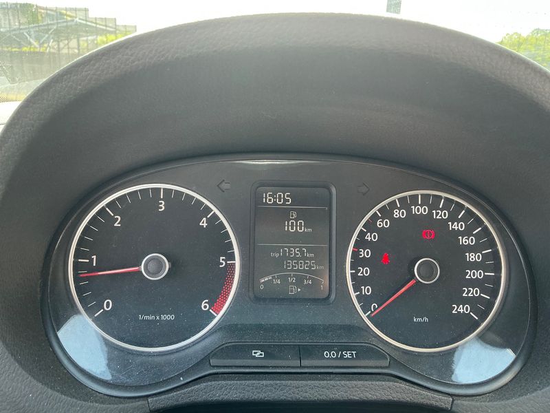 Volkswagen Polo 1.6 TDI Sportline 2011 – снимка 18
