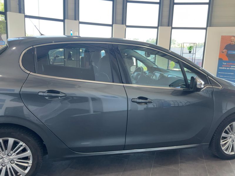 Peugeot 208 1.2 PureTech Allure 2015 – снимка 10